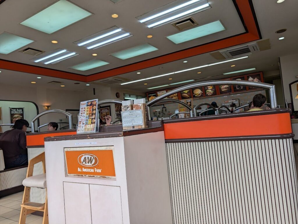 石垣島のＡ＆Ｗというハンバーガーショップの店内写真