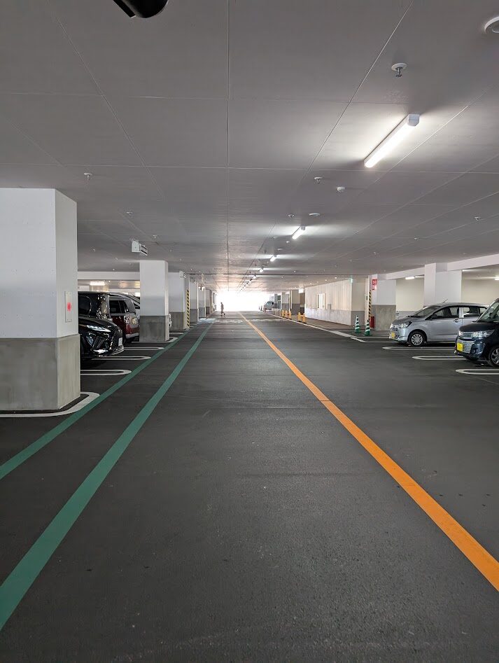 石垣島スーパーサンエー地下駐車場の写真