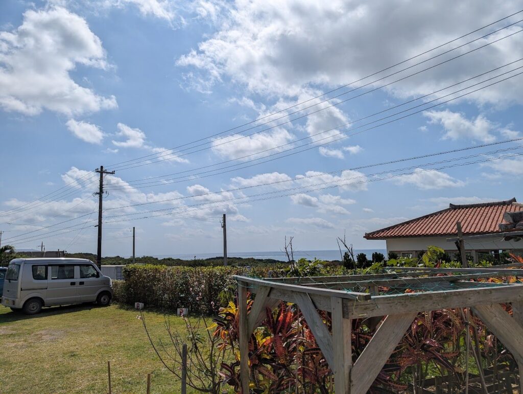 晴れた日の石垣島カフェあんつくさんからの海の景色
