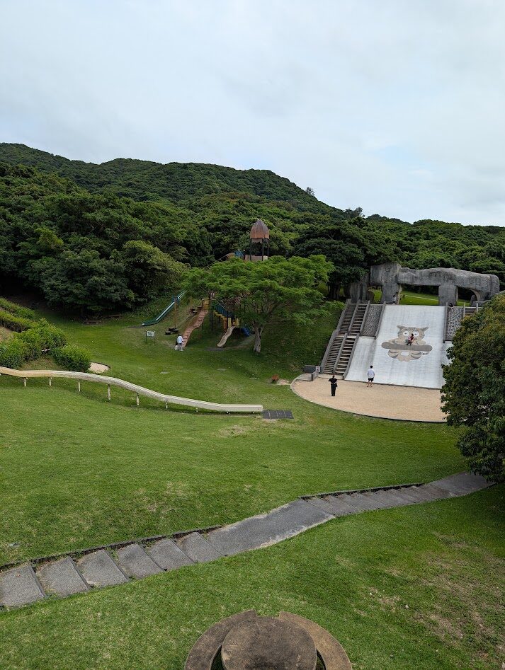 子供の天国 芝生が広がる石垣島のバンナ公園