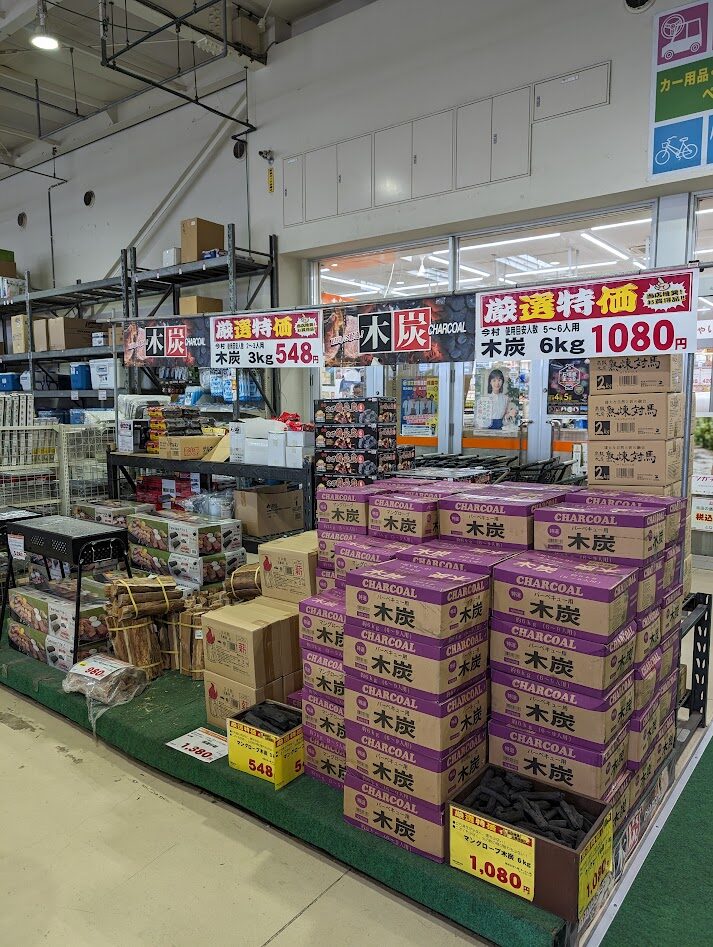 石垣島のBBQの炭はメイクマンでも売ってます