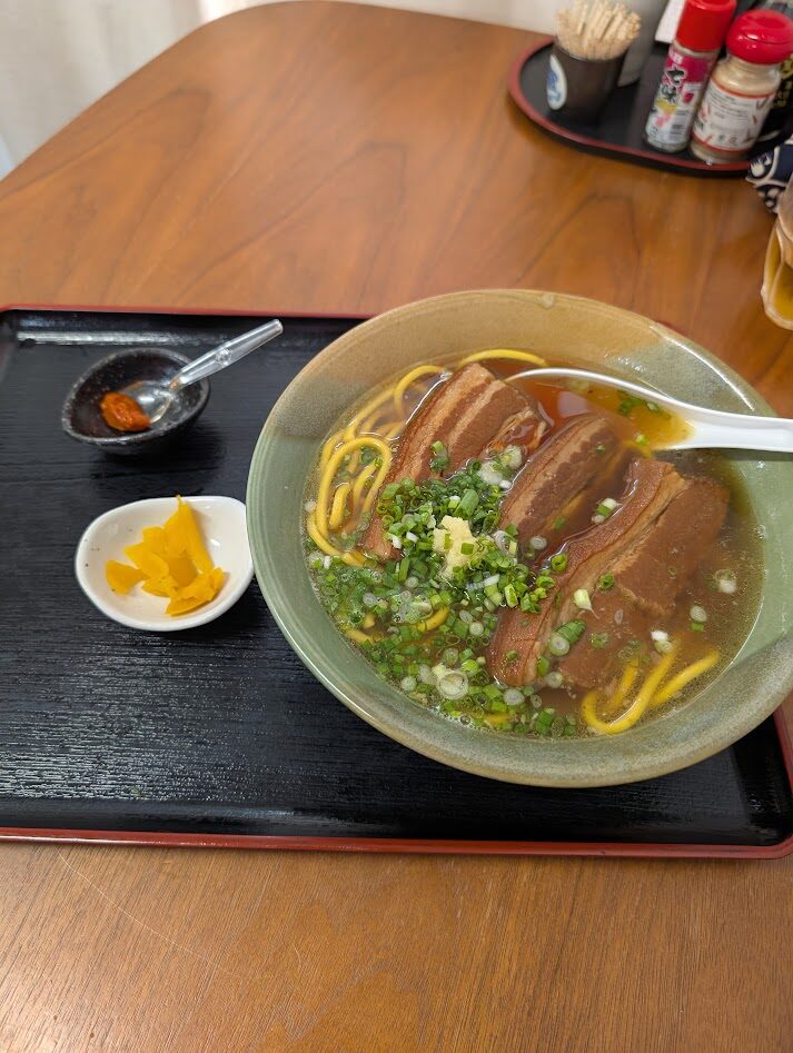 石垣島かぶさ食堂三枚肉そば