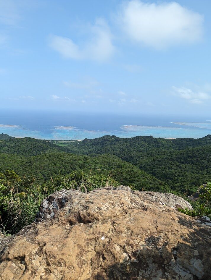 石垣島の特徴は、山があり川があることです。野底マーペーはミニ登山も楽しめます。