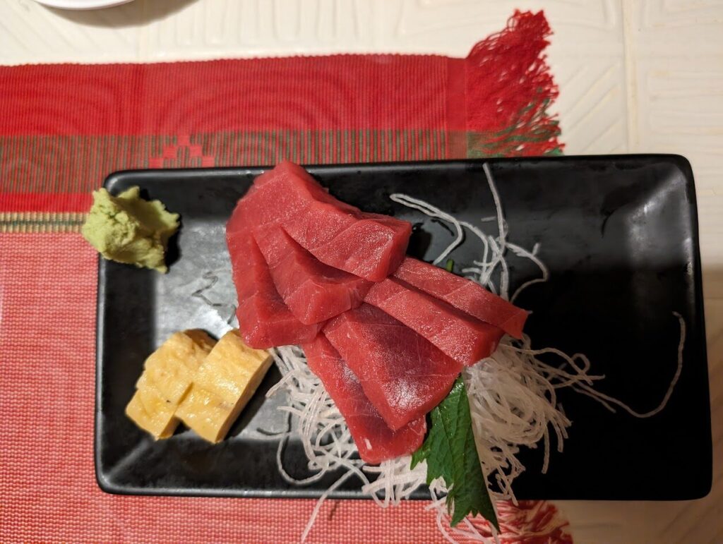 石垣島の居酒屋ひとしのまぐろです。赤赤として本当に美味しかったです。