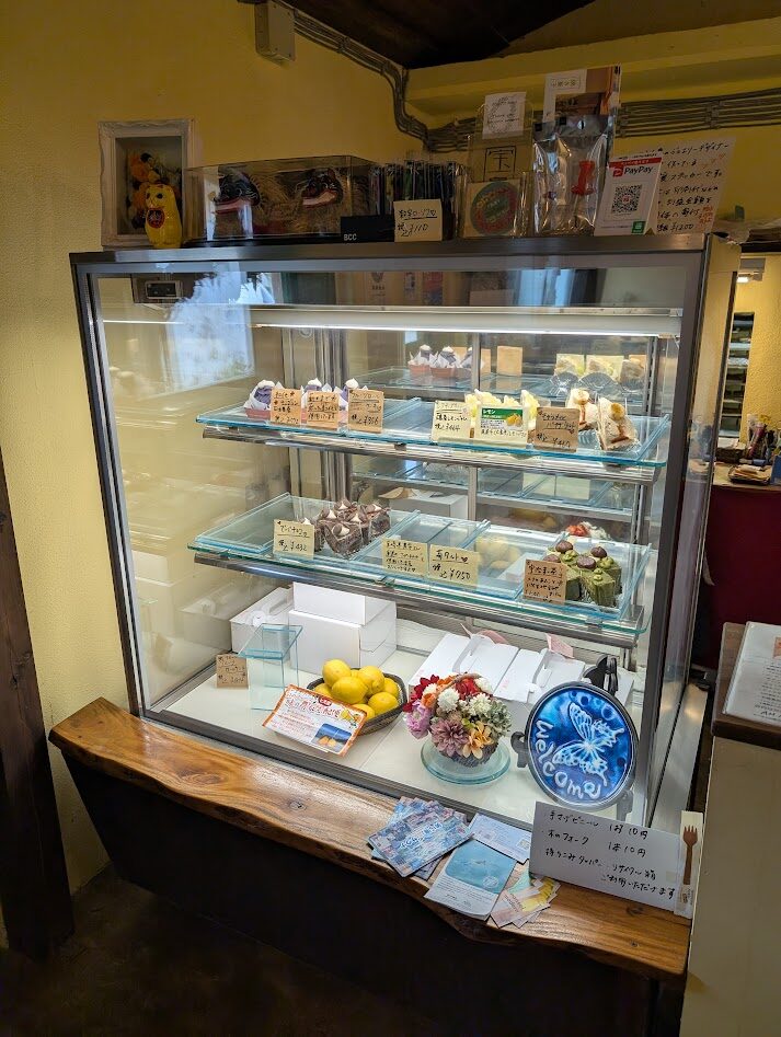 石垣島の白保にある大人気のケーキ屋さんパピル。生クリームもフレッシュで、素材にもいいので体に良いです。美味しいです。